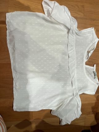 Blusa blanca con detalles brillantes