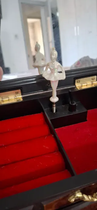 Joyero musical vintage color madera y dorado