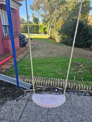 Columpio infantil azul y rojo