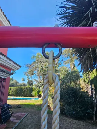 Columpio infantil azul y rojo