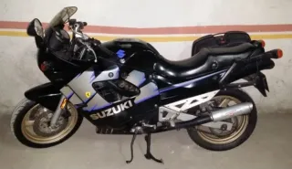 Moto Suzuki Negra.gsx f.regalo kit de maletas