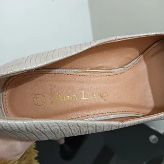 Sapatos Salto Alto Bege e Prata