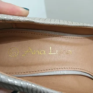 Sapatos Salto Alto Bege e Prata