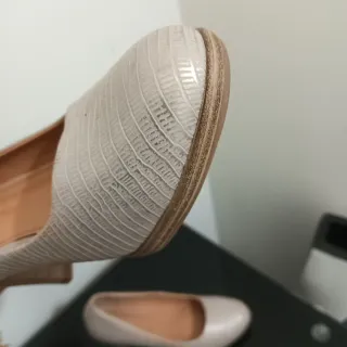 Sapatos Salto Alto Bege e Prata