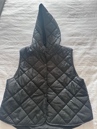 Chaleco acolchado con capucha Zara Talla 13-14 y