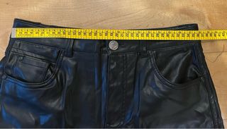 Pantalones “cuero” negros