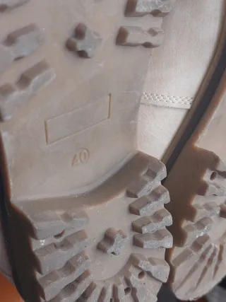 Scarponcini beige con interno foderato