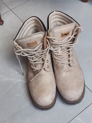 Scarponcini beige con interno foderato