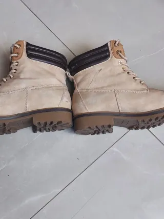 Scarponcini beige con interno foderato