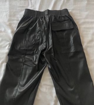 Pantalones de cuero negros