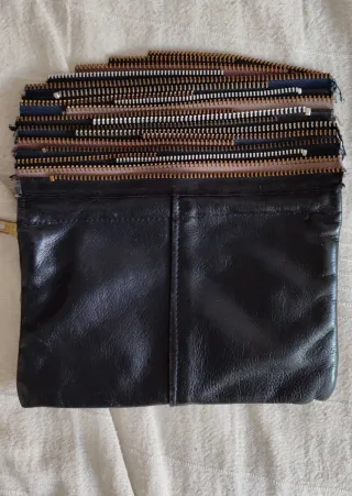 Monedero negro y multicolor