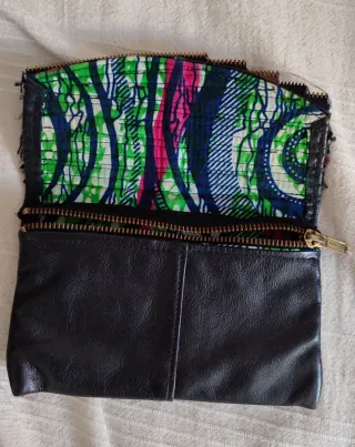 Monedero negro y multicolor