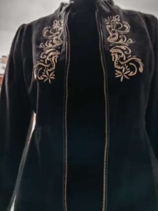 Chaqueta negra bordada Talla S sin estrenar