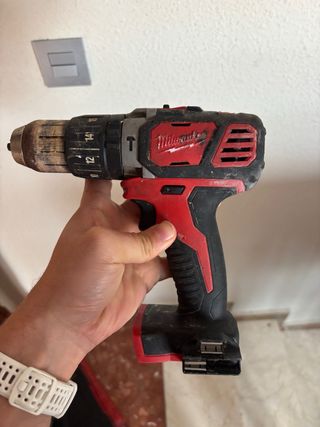 Taladro percutor Milwaukee M18 BPD