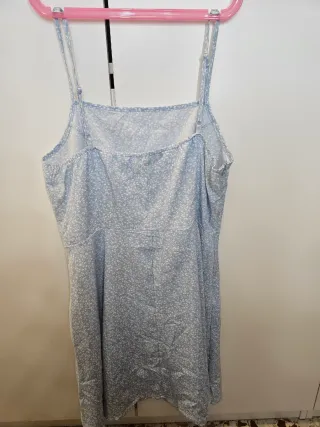 Vestido azul con estampado floral