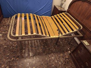 Cama articulada metálica y madera