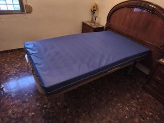 Cama articulada metálica y madera