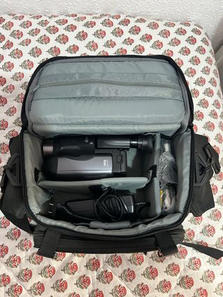 Videocámara JVC Compact VHS con batería y cargador