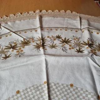 Tovaglia rotonda ricamata oro