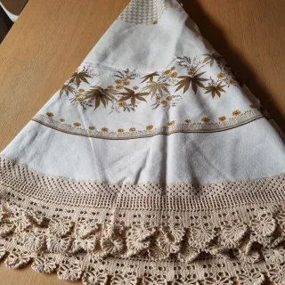 Tovaglia rotonda ricamata oro