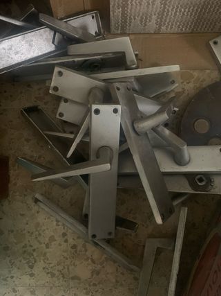 Lote de manetas de aluminio para puertas