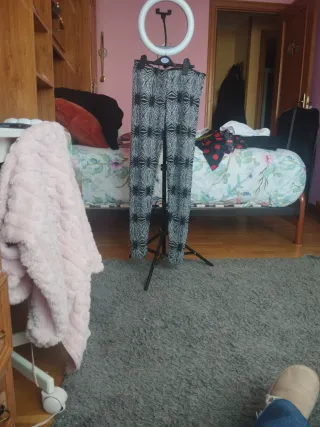 Mallas negras  con estampado plateado