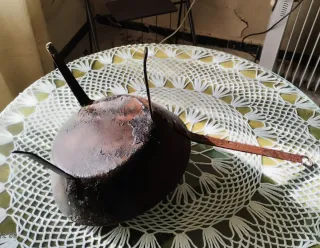 Sartén antigua para fuego bajo con 3 patas