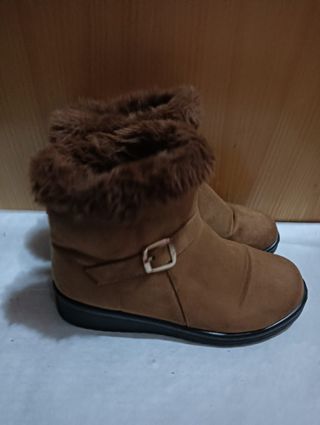 Botas de piel marrón con pelo