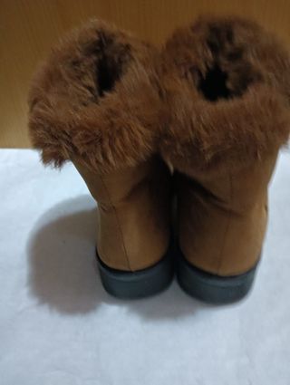 Botas de piel marrón con pelo