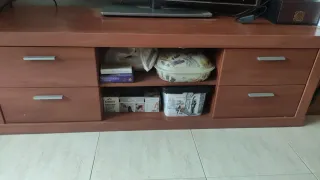 Mueble TV madera nuevo, medidas 140x50x45.