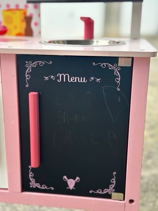 Piccola cucina in legno per bambini