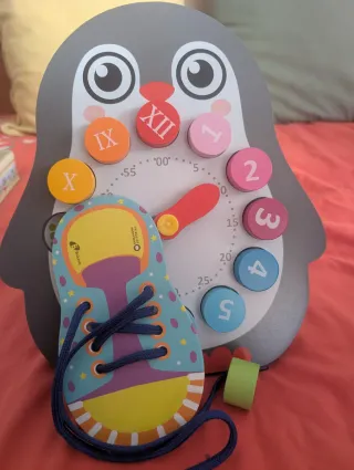 Reloj de madera infantil de aprendizaje pingüino