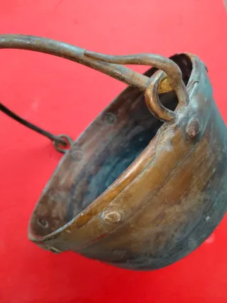 Caldero antiguo de cobre