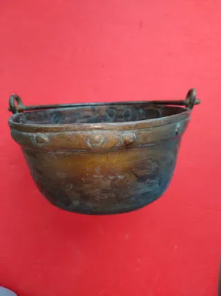 Caldero antiguo de cobre