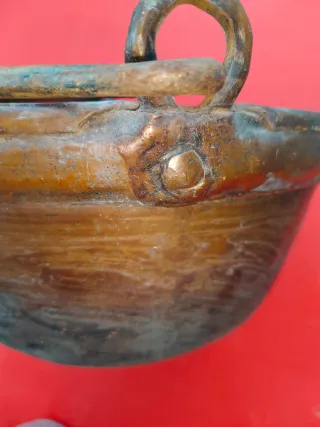Caldero antiguo de cobre