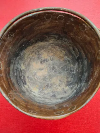 Caldero antiguo de cobre