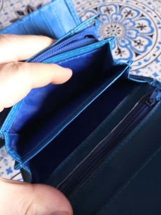 Portafoglio multitasche simpatico in blù