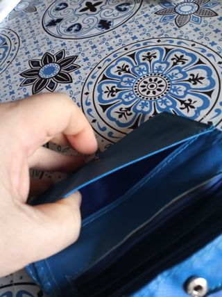 Portafoglio multitasche simpatico in blù