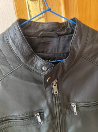 Chaqueta motera de piel negra