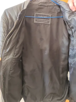 Chaqueta motera de piel negra