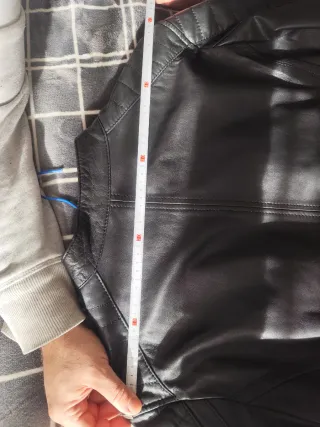 Chaqueta motera de piel negra