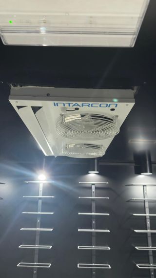 Cámara de vino refrigerada + motor INTARCON