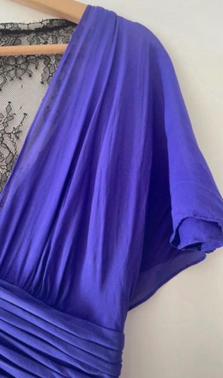 Vestido largo BCBG morado con encaje negro