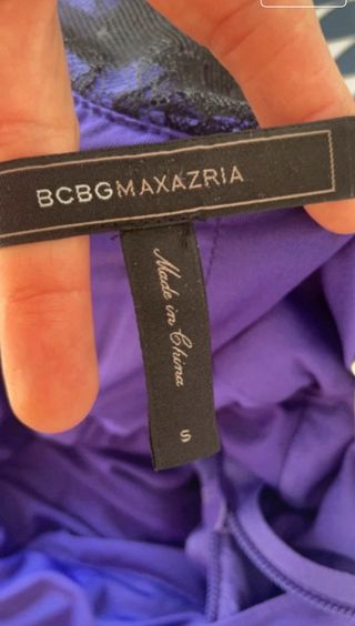 Vestido largo BCBG morado con encaje negro