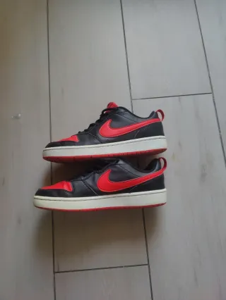 Zapatillas Nike Negras y Rojas Talla 42