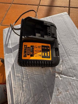 Cargador DeWalt DCB115