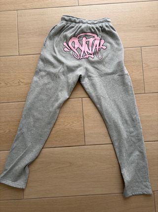 Sudadera y pantalon Syna World Gris con Logo Rosa