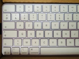 Teclado Apple Magic con Touch ID y Numérico purple