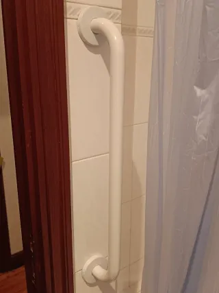 Asidero y taburete para bañera personas mayores