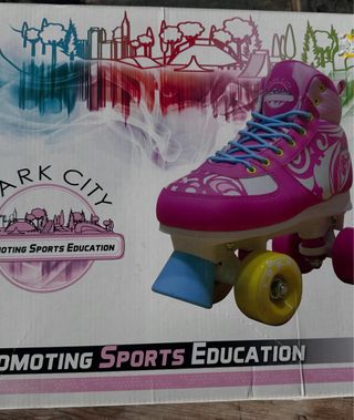 Patines 4 Ruedas Rosas con Cordones Azules